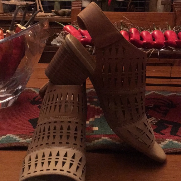 Sling back tan shoes - Picture 2 of 4